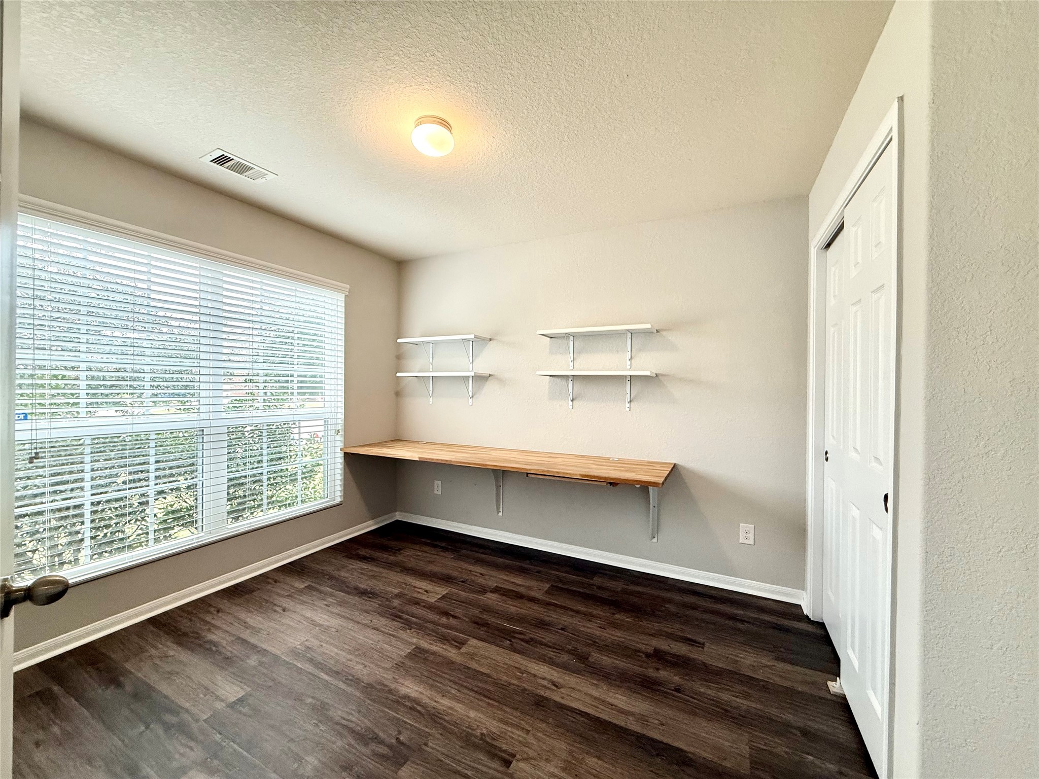 10646 Chestnut Path Way Tomball, TX 77375 - Photo 3 of 22 a view of room and window