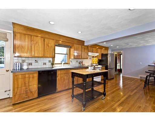 15 Saunders Road Lynnfield, MA 01940 - Photo 9 of 29 Gallery Image 9