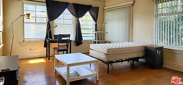 $1,100 | 1130 South Hoover Street, Los Angeles, CA 90006