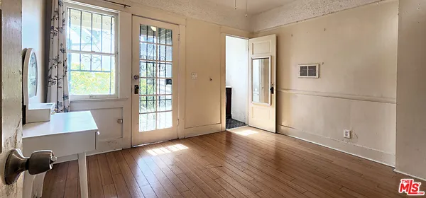 $1,100 | 1130 South Hoover Street, Los Angeles, CA 90006