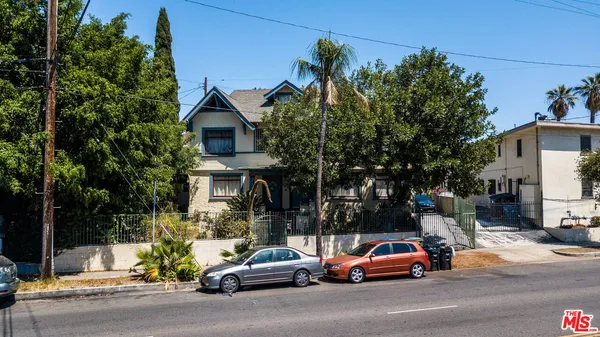 $1,100 | 1130 South Hoover Street, Los Angeles, CA 90006