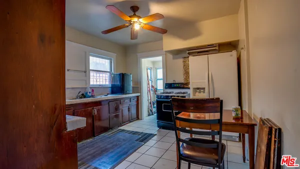 $1,100 | 1130 South Hoover Street, Los Angeles, CA 90006