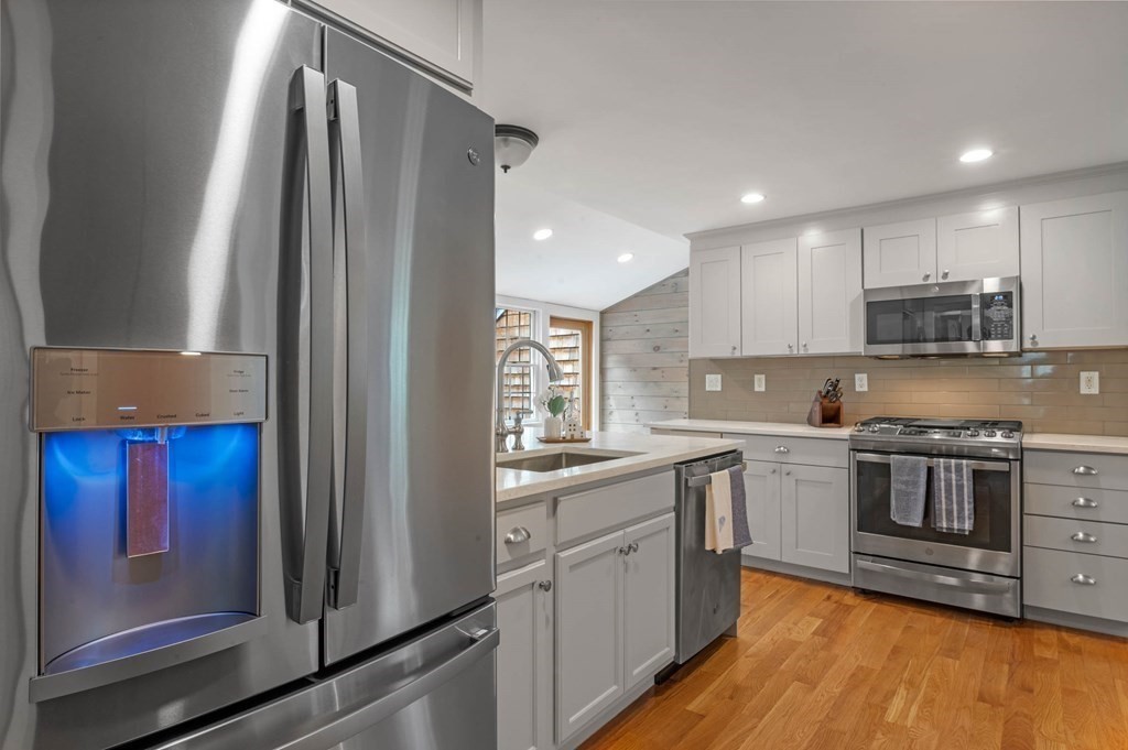 27 Strathmore Road Wakefield, MA 01880 - Photo 8 of 40 Gallery Image 8