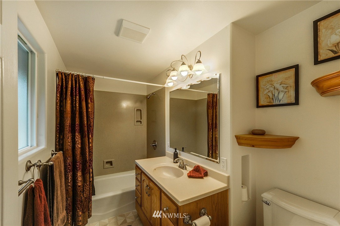 2426 172nd Place Southeast Bothell, WA 98012 - Photo 11 of 15 Gallery Image 11