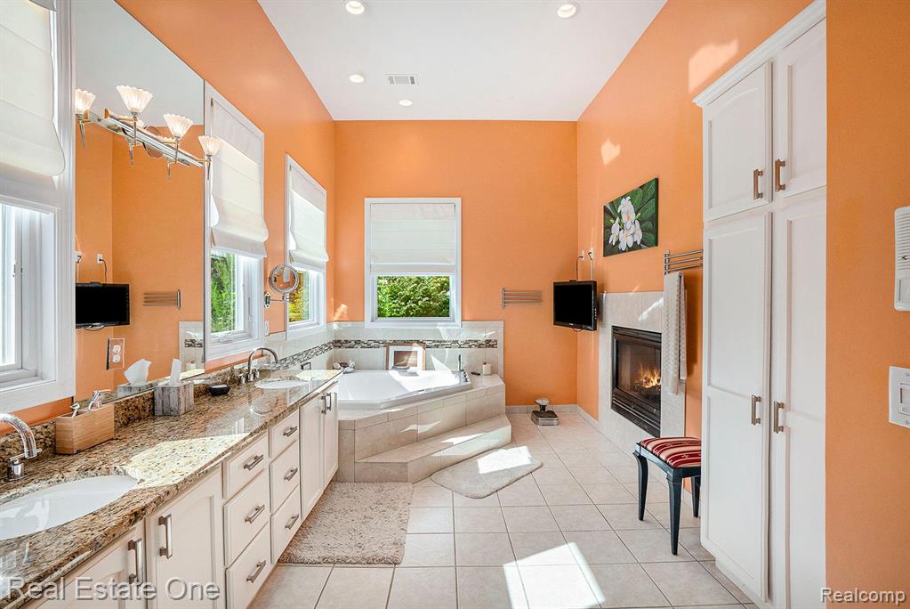 1301 Romney Road Bloomfield Hills, MI 48304 - Photo 17 of 41