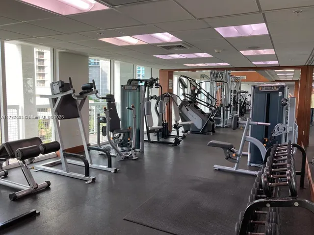 $3,300 | 41 Southeast 5th Street, Unit 2206, Miami, FL 33131