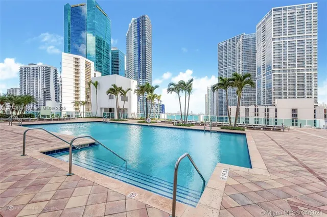 $3,300 | 41 Southeast 5th Street, Unit 2206, Miami, FL 33131