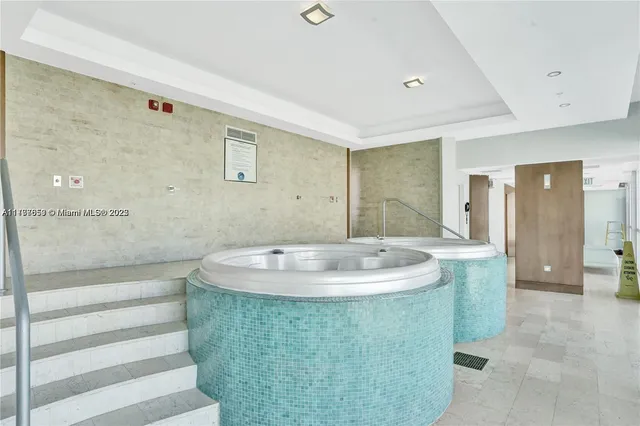 $3,300 | 41 Southeast 5th Street, Unit 2206, Miami, FL 33131