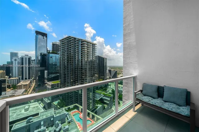 $3,300 | 41 Southeast 5th Street, Unit 2206, Miami, FL 33131