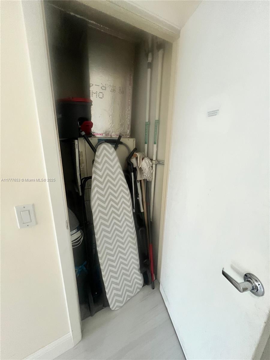 41 Southeast 5th Street, Unit 2206 Miami, FL 33131 - Photo 36 of 57