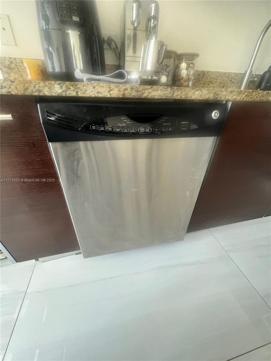 41 Southeast 5th Street, Unit 2206 Miami, FL 33131 - Photo 41 of 57