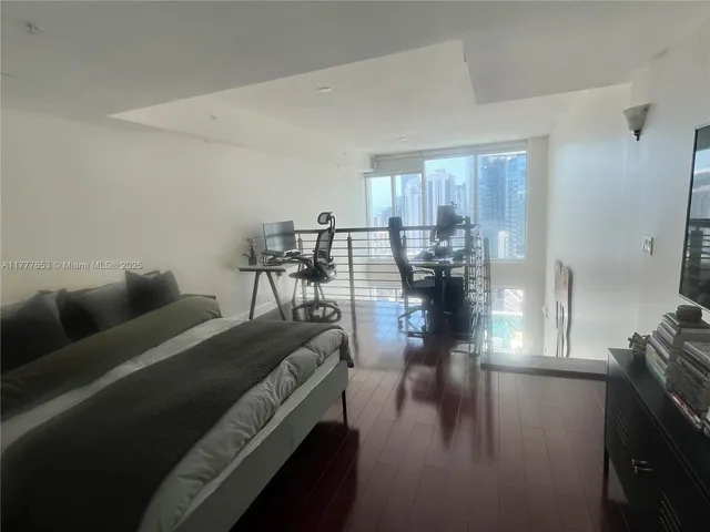 $3,300 | 41 Southeast 5th Street, Unit 2206, Miami, FL 33131