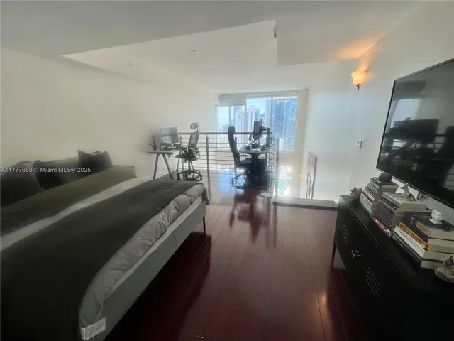 $3,300 | 41 Southeast 5th Street, Unit 2206, Miami, FL 33131