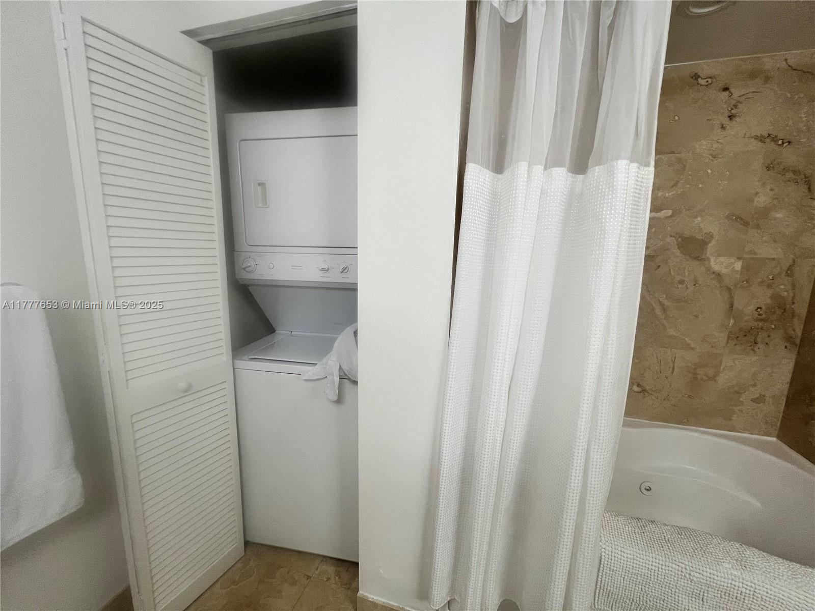 41 Southeast 5th Street, Unit 2206 Miami, FL 33131 - Photo 53 of 57 Washer Dryer in Unit Master Bath