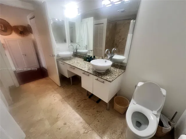 $3,300 | 41 Southeast 5th Street, Unit 2206, Miami, FL 33131