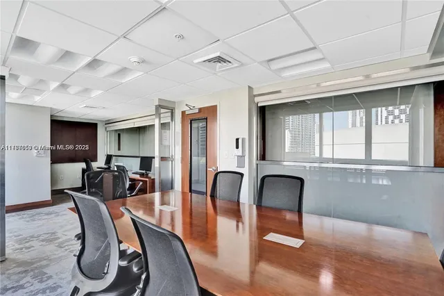 $3,300 | 41 Southeast 5th Street, Unit 2206, Miami, FL 33131