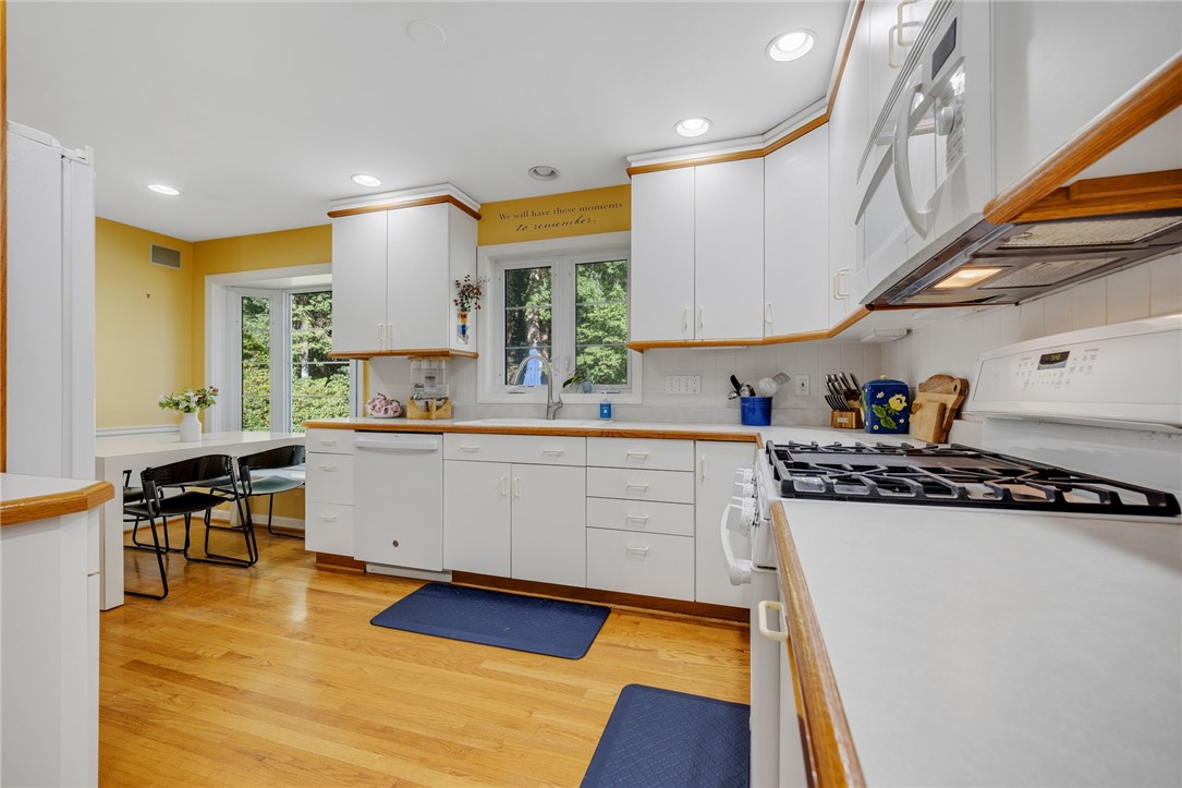 10 New England Drive Pittsford, NY 14618 - Photo 14 of 42 Gallery Image 14