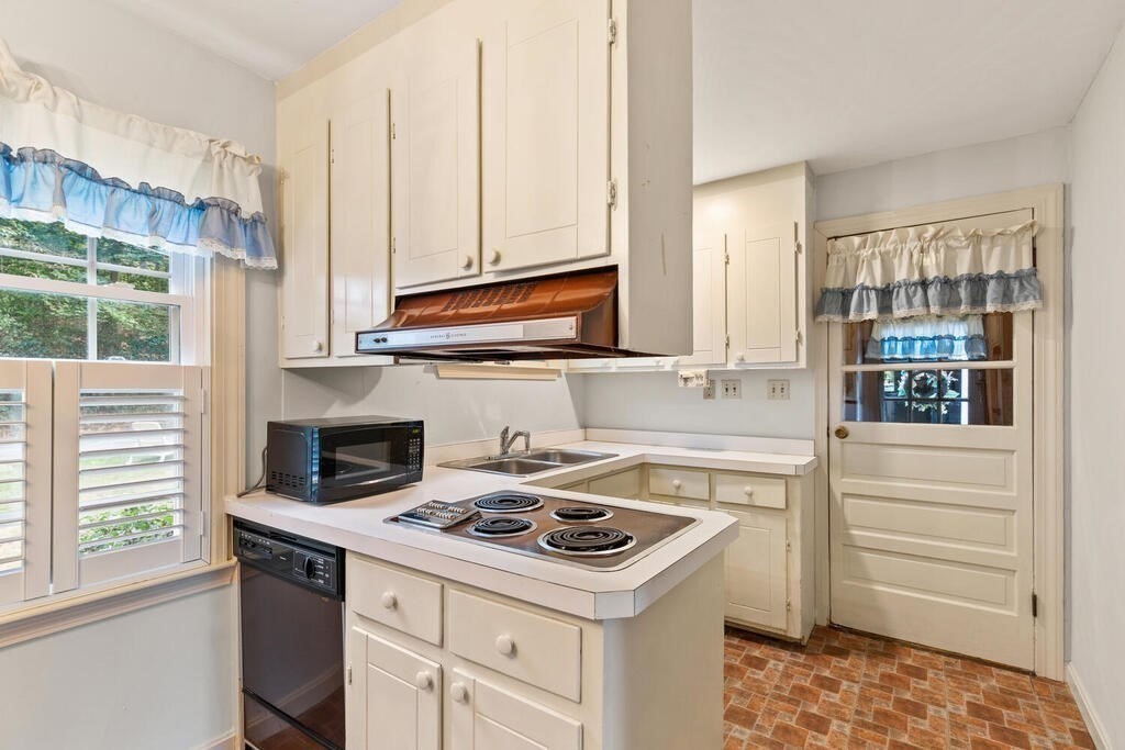 162 Gregory Island Road Hamilton, MA 01982 - Photo 12 of 26 Gallery Image 12