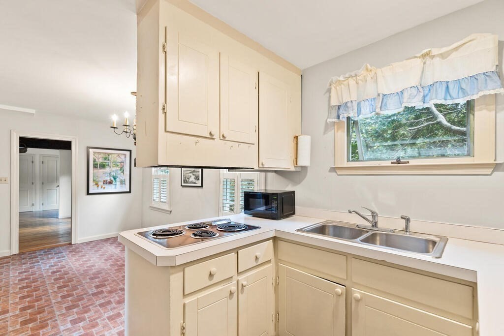 162 Gregory Island Road Hamilton, MA 01982 - Photo 13 of 26 Gallery Image 13