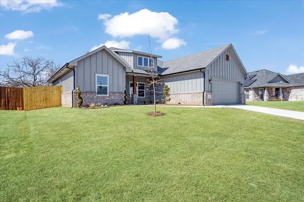 $328,900 | 504 Courtney Drive, Sherman, TX 75092