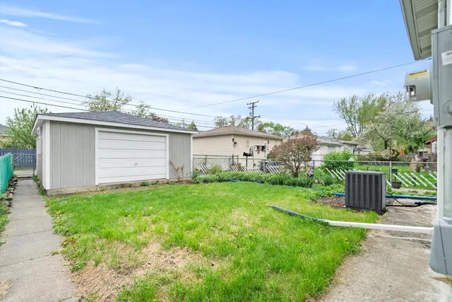 a view of a house with backyard and a garden