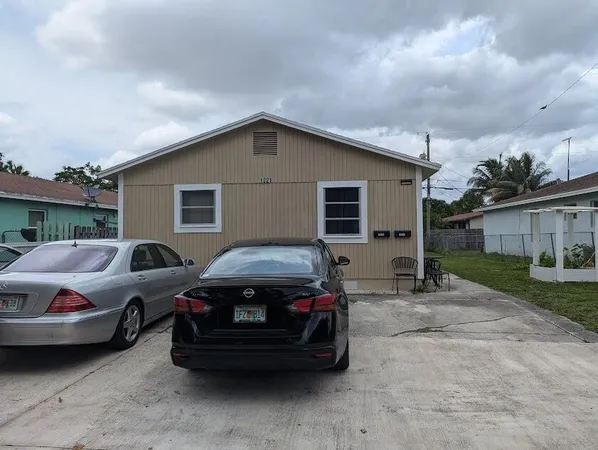$1,550 | 1021 Selkirk Street, Unit B, West Palm Beach, FL 33405