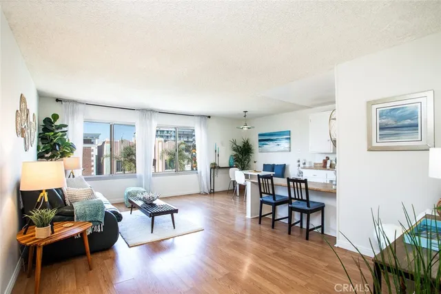 $325,000 | 250 Linden Avenue, Unit 25, Long Beach, CA 90802