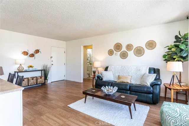 $325,000 | 250 Linden Avenue, Unit 25, Long Beach, CA 90802
