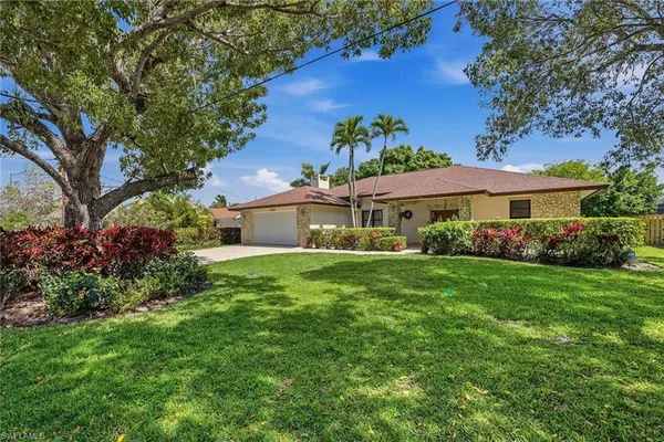 $895,000 | 2752 14th Street North, Naples, FL 34103
