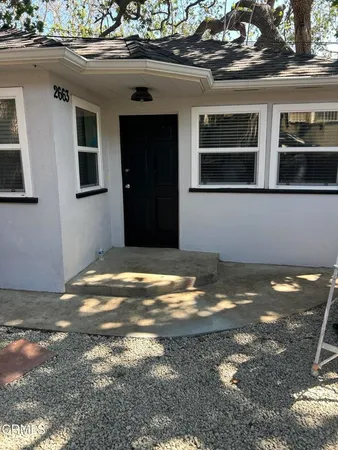 a view of empty room with a kitchen