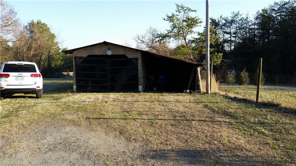 2058 Dodgetown Road Walnut Cove, NC 27052 - Photo 18 of 22 Gargage