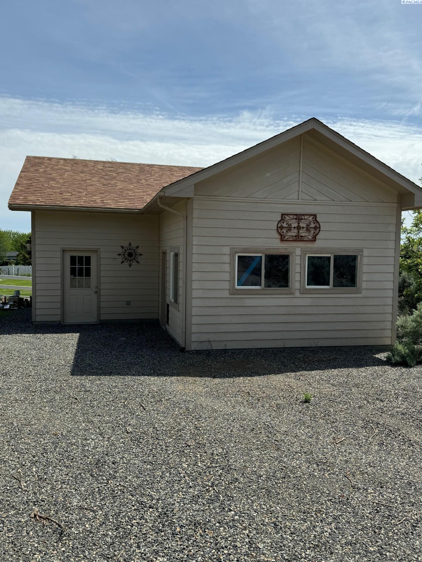 98305 East Clover Road Kennewick, WA 99338 - Photo 30 of 33 Gallery Image 30