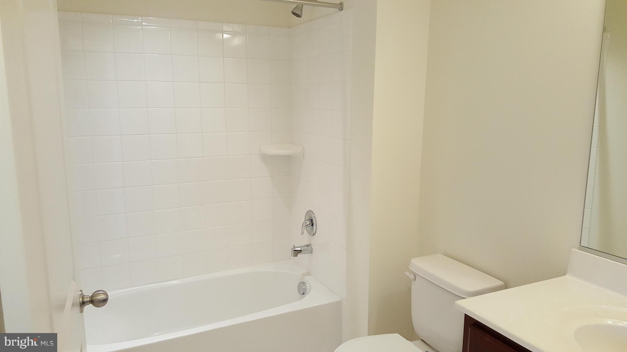 2043 Spring Run Circle Frederick, MD 21702 - Photo 15 of 18 2nd Floor Full Bath (hall)