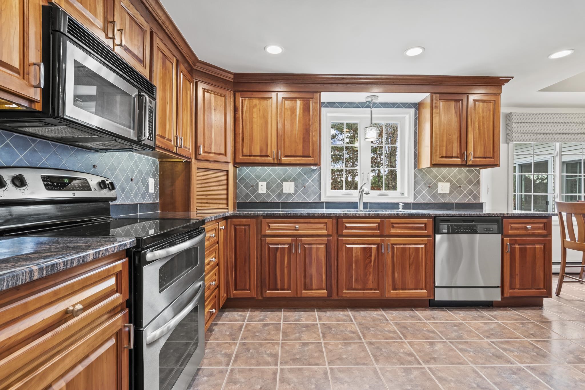 3 Hillside Road Windham, NH 03087 - Photo 11 of 40