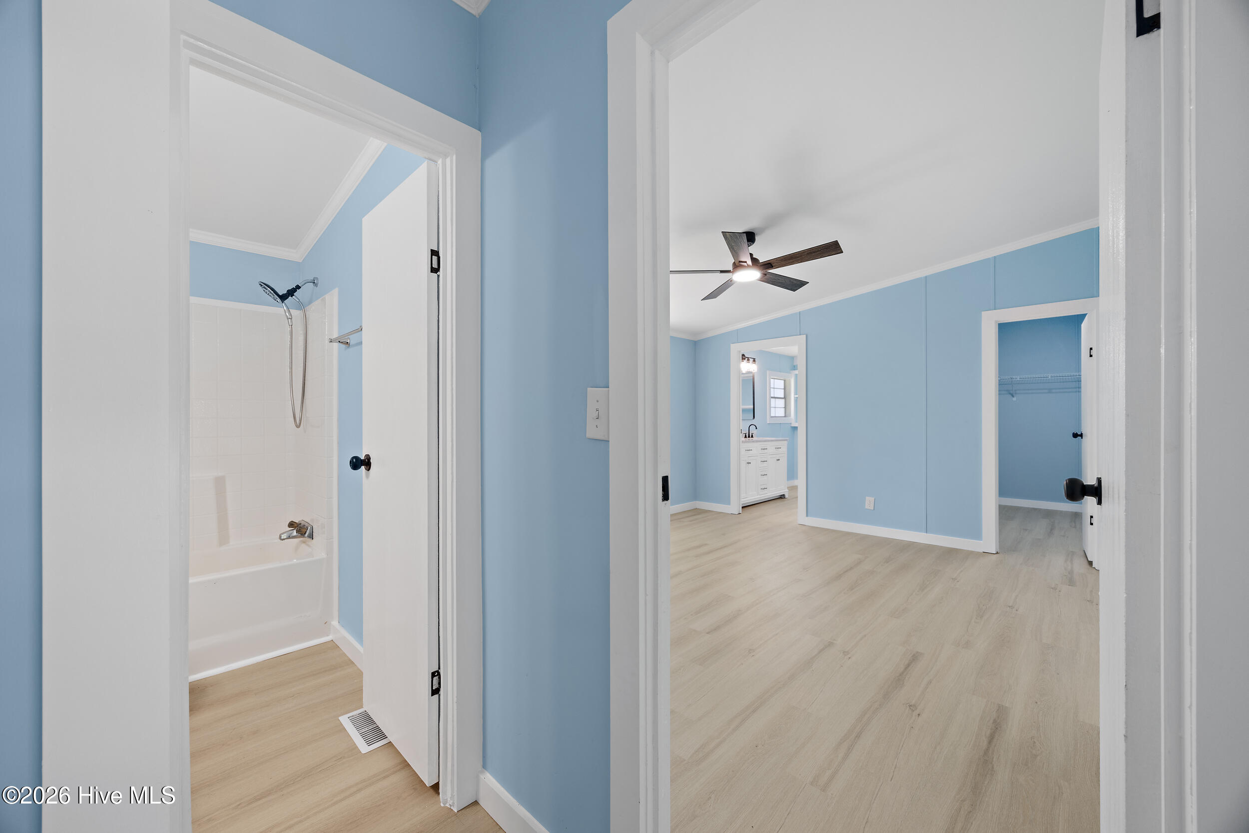 211 Pond Road Rocky Point, NC 28457 - Photo 21 of 38 12_hallway