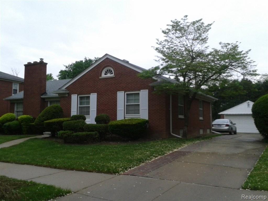 17341 Edinborough Road Detroit, MI 48219 - Photo 2 of 15 1.driveway side.jpg