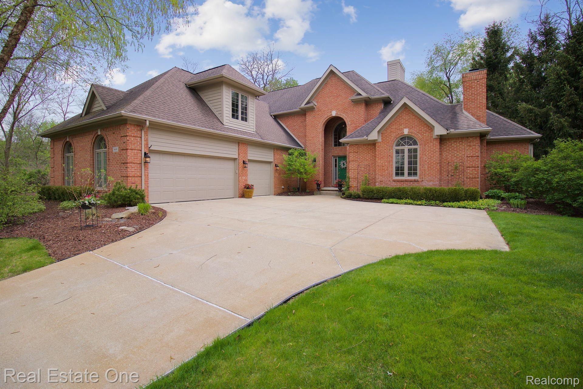 5890 Winans View Court Pinckney, MI 48169 - Photo 4 of 38 9.jpg