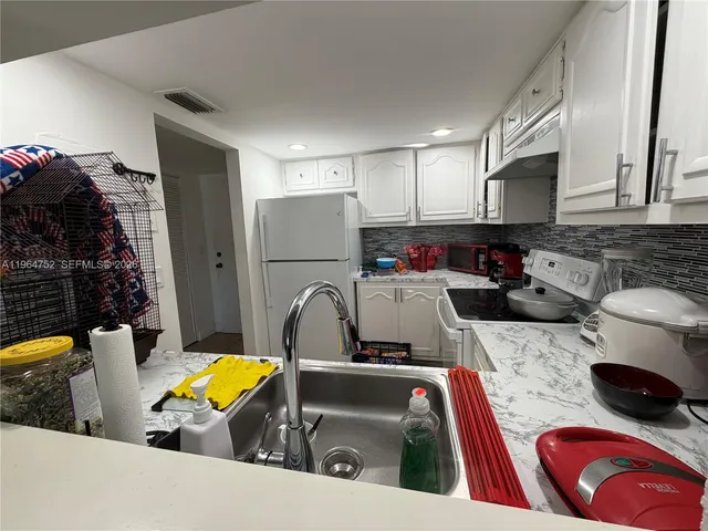 $1,700 | 13685 Northeast 10th Avenue, Unit 304, North Miami, FL 33161