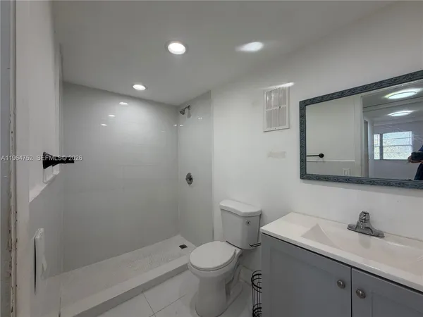$1,700 | 13685 Northeast 10th Avenue, Unit 304, North Miami, FL 33161