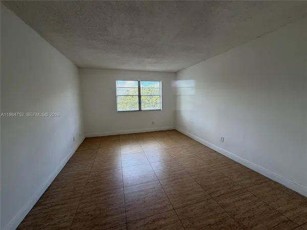 $1,700 | 13685 Northeast 10th Avenue, Unit 304, North Miami, FL 33161