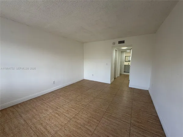 $1,700 | 13685 Northeast 10th Avenue, Unit 304, North Miami, FL 33161