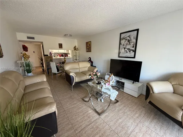 $1,700 | 13685 Northeast 10th Avenue, Unit 304, North Miami, FL 33161