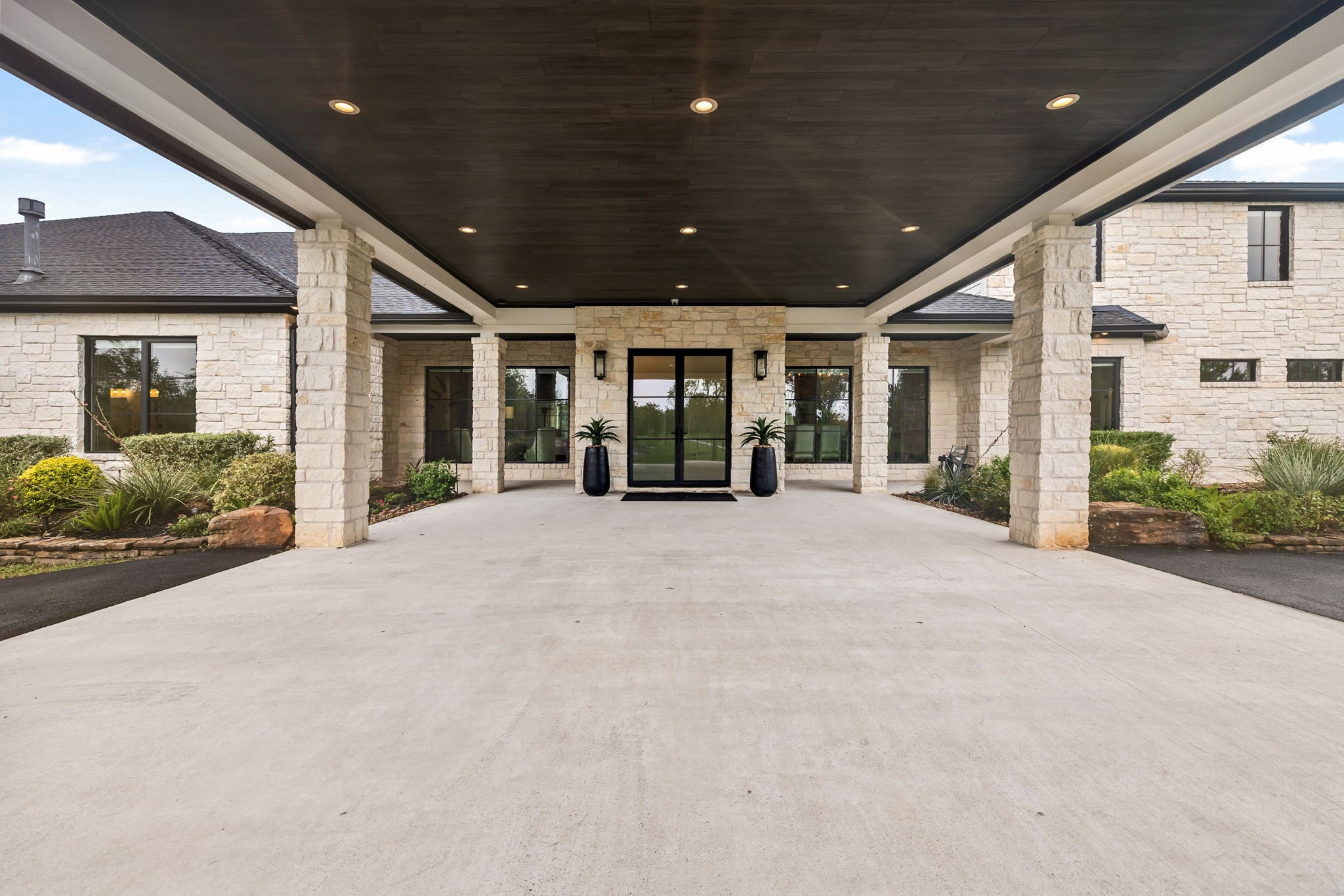 1100 Felder Road Washington, TX 77880 - Photo 7 of 50 The grand porte cochère showcases the home's striking limestone architecture while providing a covered approach worthy of an estate of this caliber.