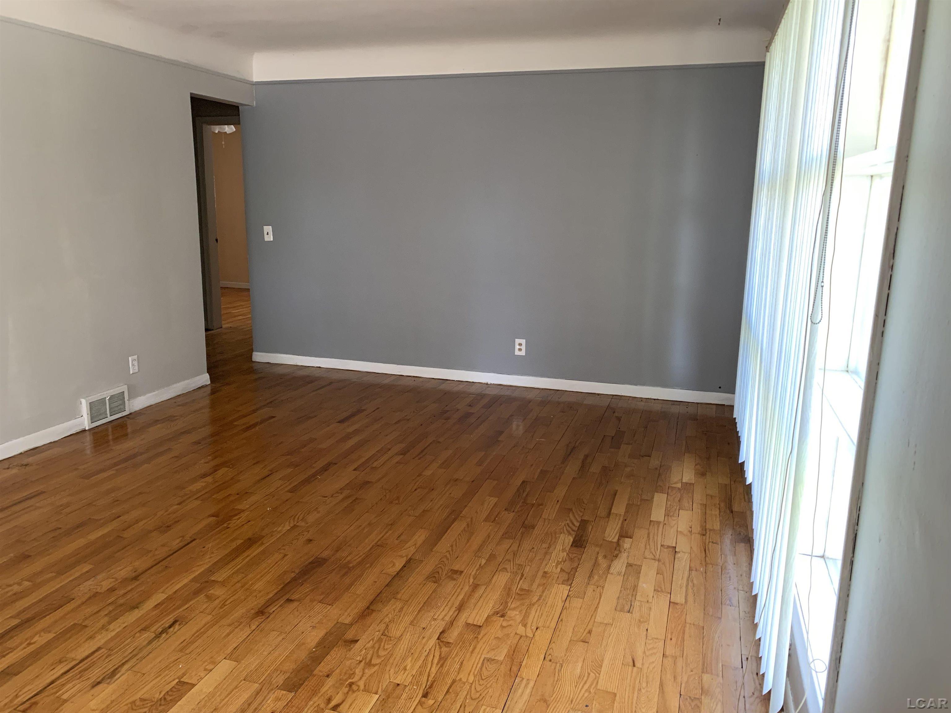 709 Loveland Road Adrian, MI 49221 - Photo 3 of 24
