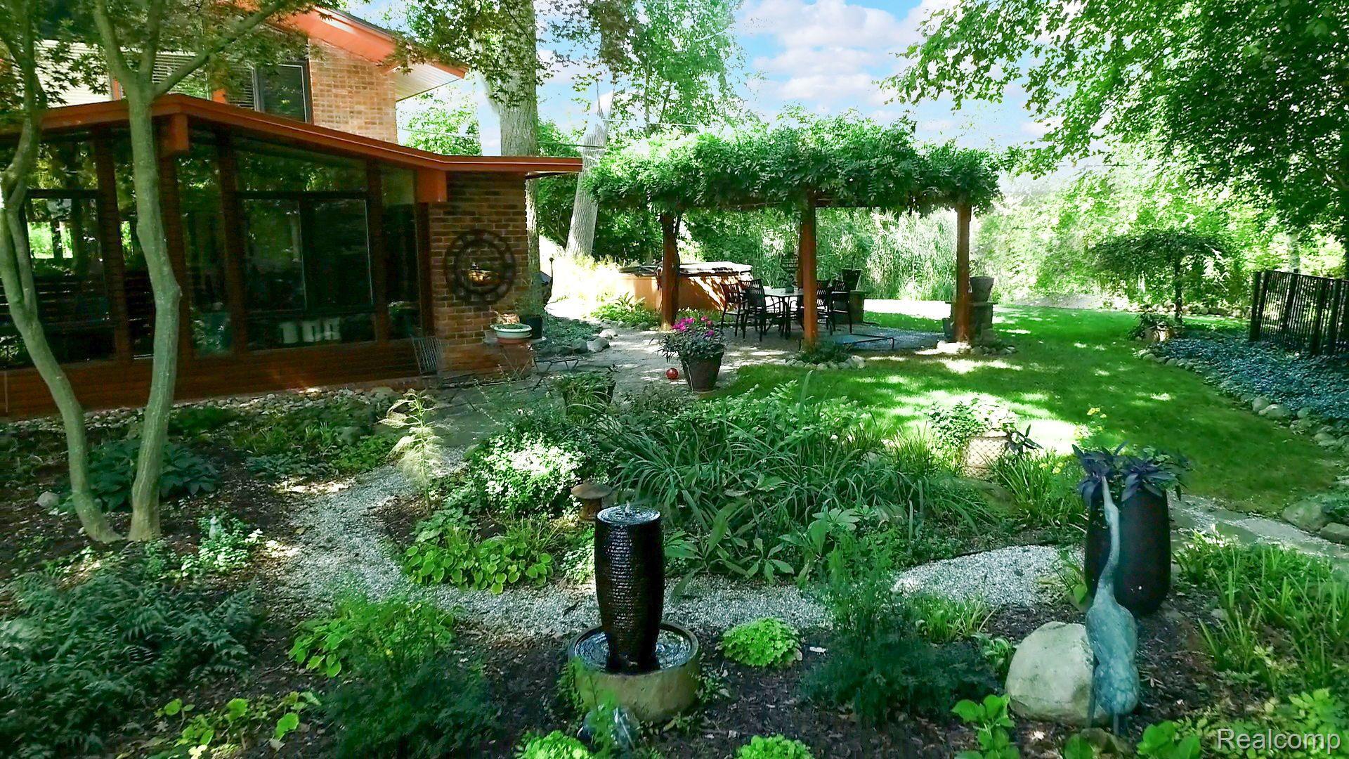 29590 Highmeadow Road Farmington, MI 48334 - Photo 34 of 39 Gallery Image 34