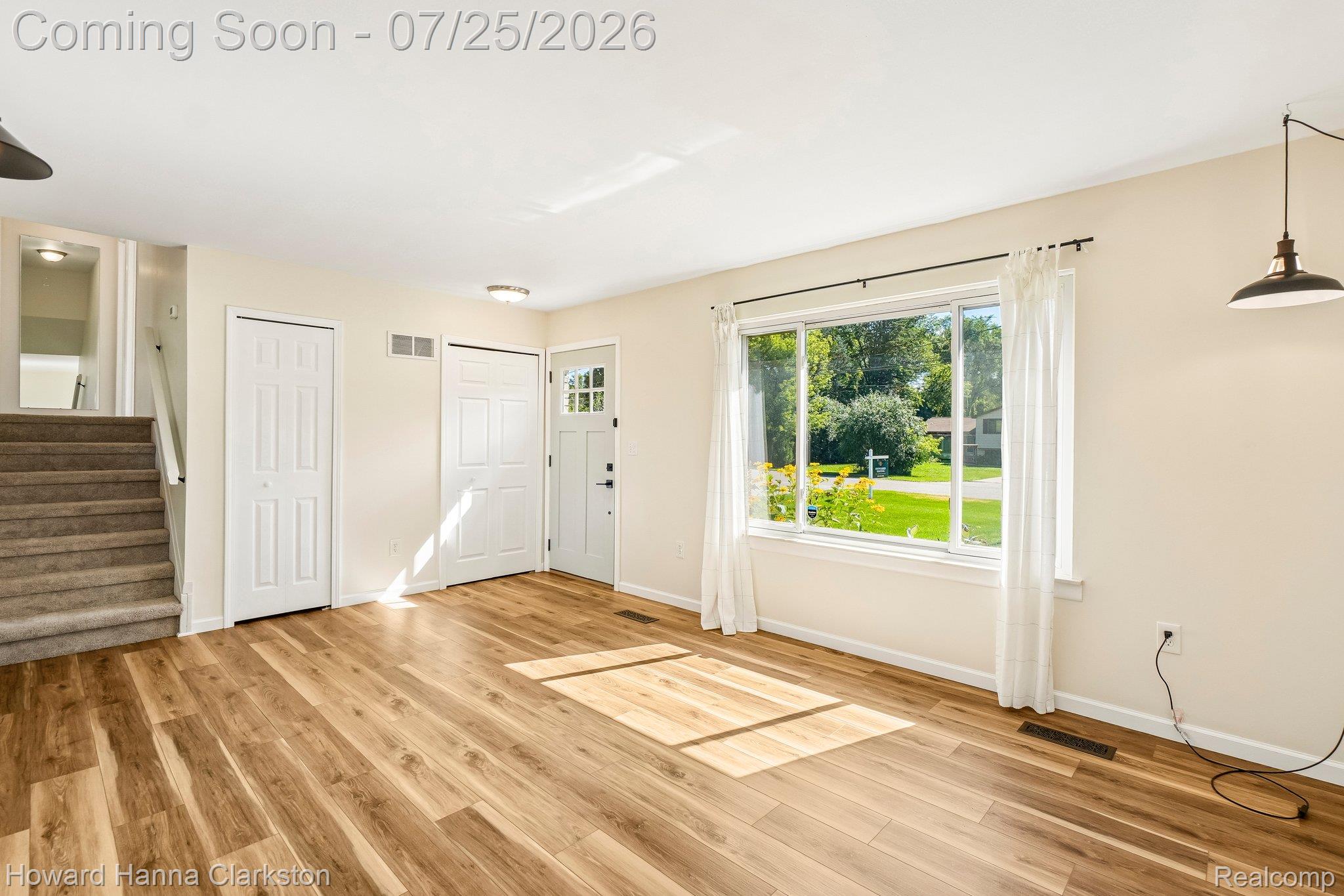 950 Beardon Road Lake Orion, MI 48362 - Photo 6 of 40 Entry level living with two closets overlooking the front yard.