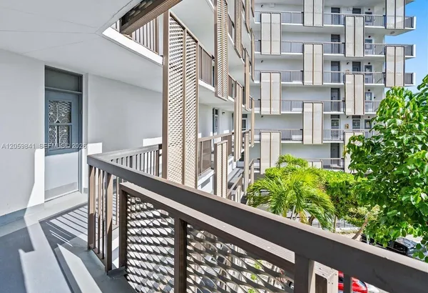 $135,000 | 20400 West Country Club Drive, Unit 310, Aventura, FL 33180