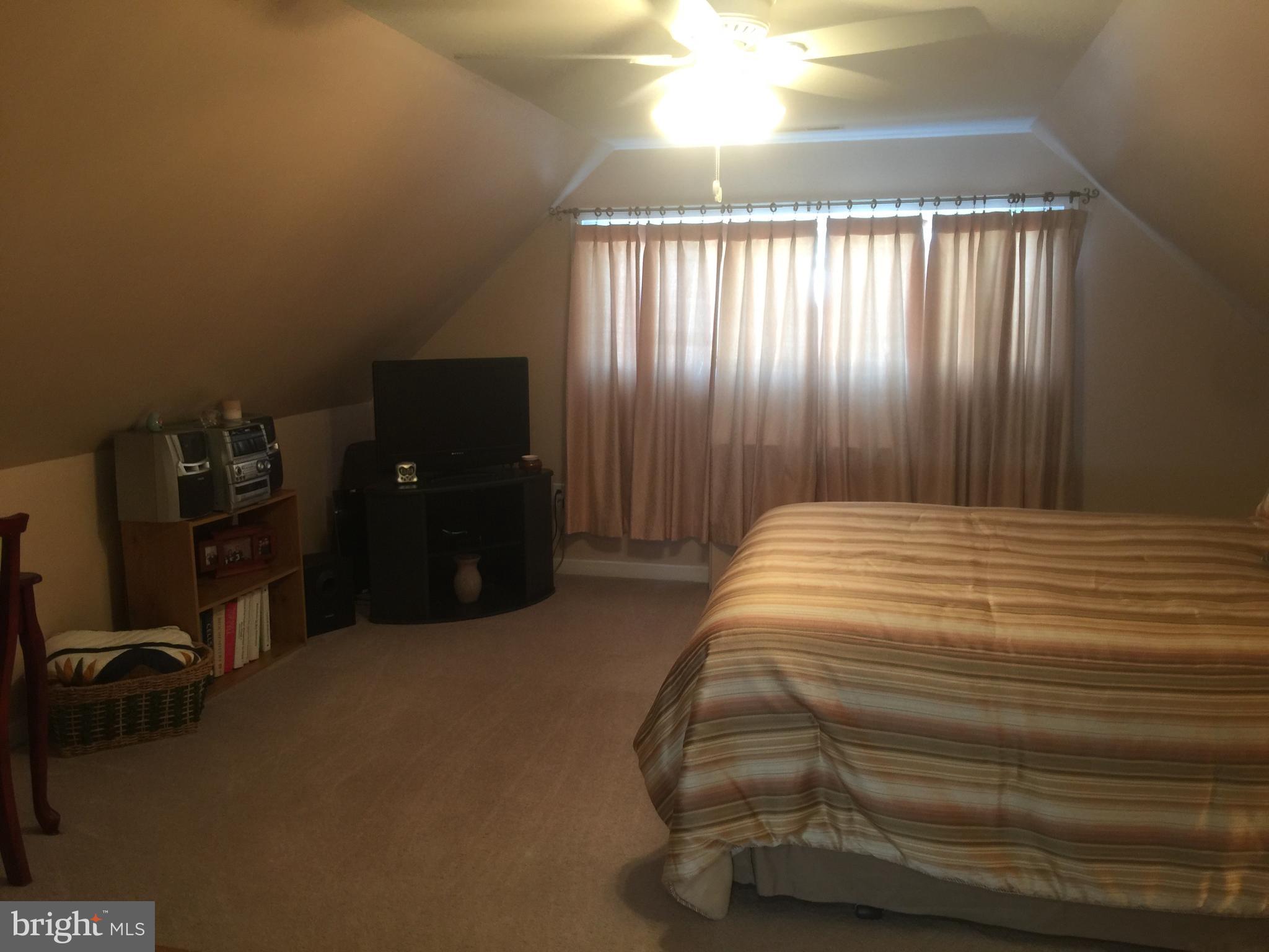 52 Jasmine Road Levittown, PA 19056 - Photo 10 of 24