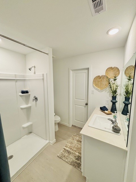 2126 Mosaic Vly Court Angleton, TX 77515 - Photo 20 of 40 a bathroom with a sink a toilet and shower