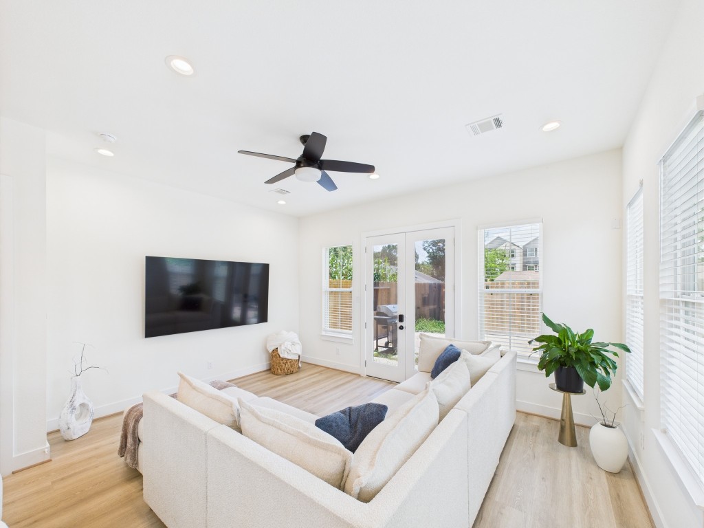 4306 Idaho Street Houston, TX 77021 - Photo 11 of 30 a living room with furniture and a flat screen tv